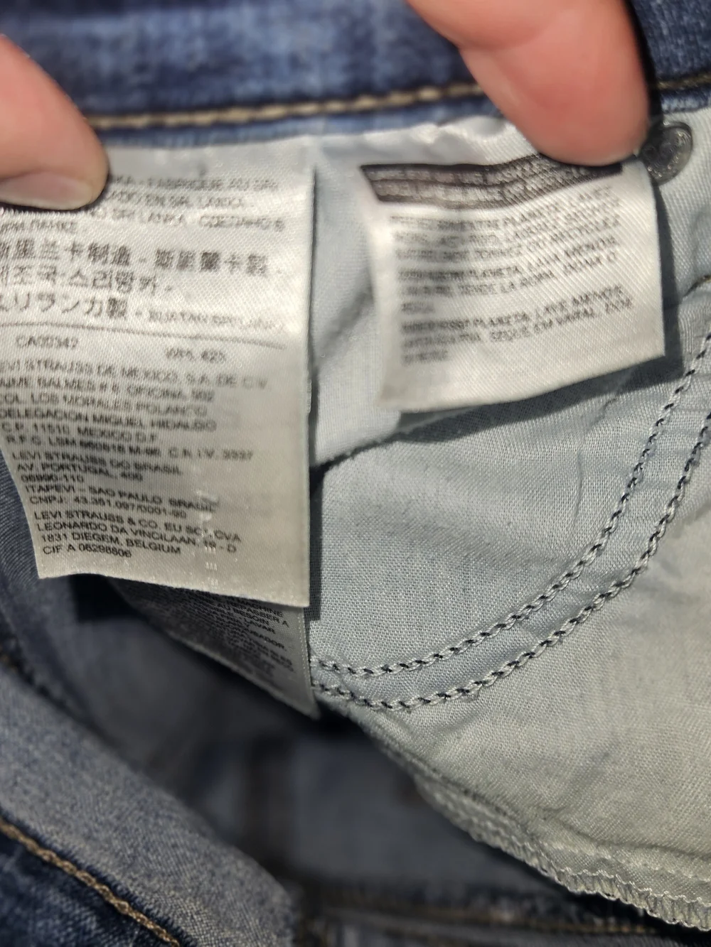 Levis Strauss slim straight