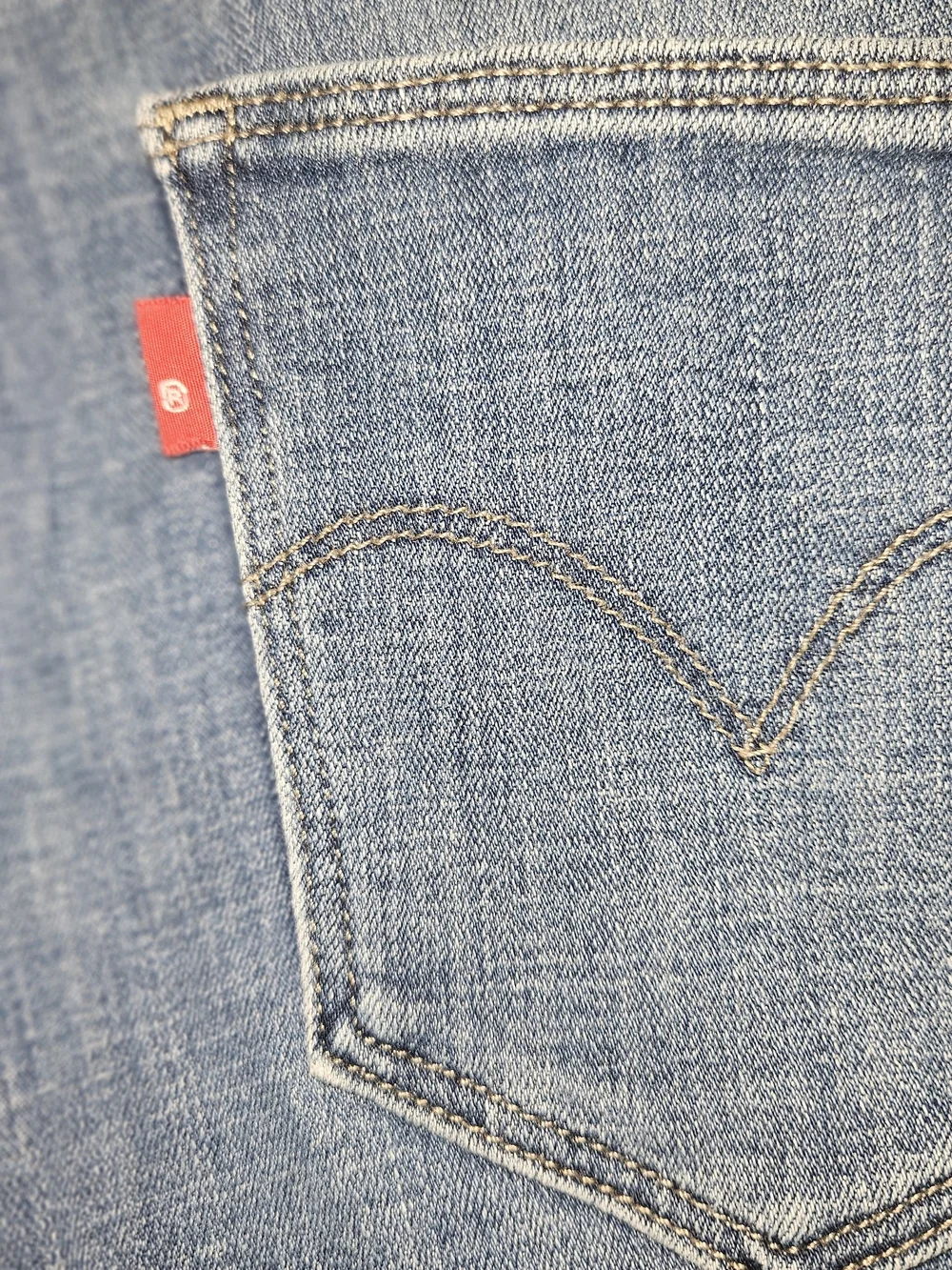 Levis Strauss slim straight