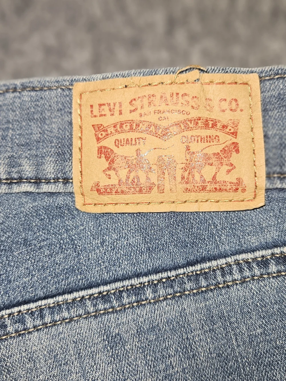 Levis Strauss slim straight