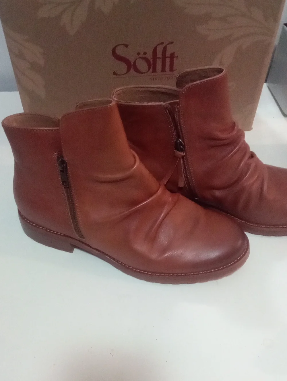 * Women's Brown Leather Ankle Boots 8 1/2 New in Box by Sofft