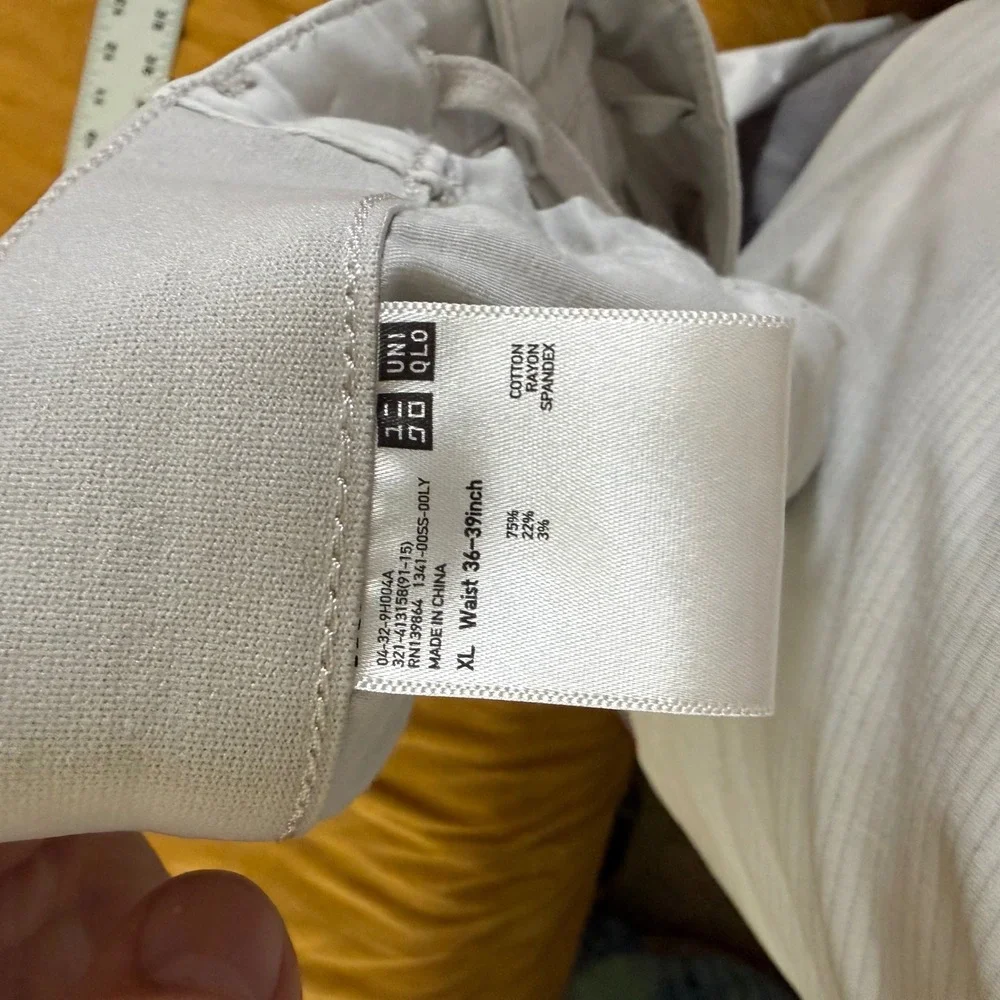 Uniqlo EZY Jeans Mens XL Off White Beige Stretch Slim Tapered Pants 321-413158