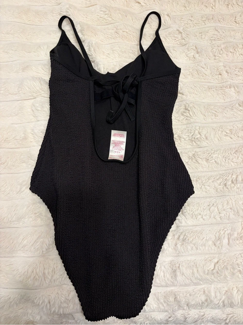 No Boundaries fabric neck shoulder