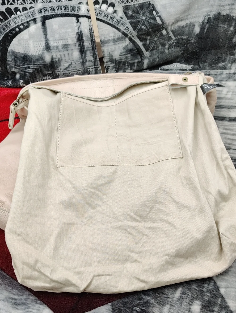 N/A pouch zippered