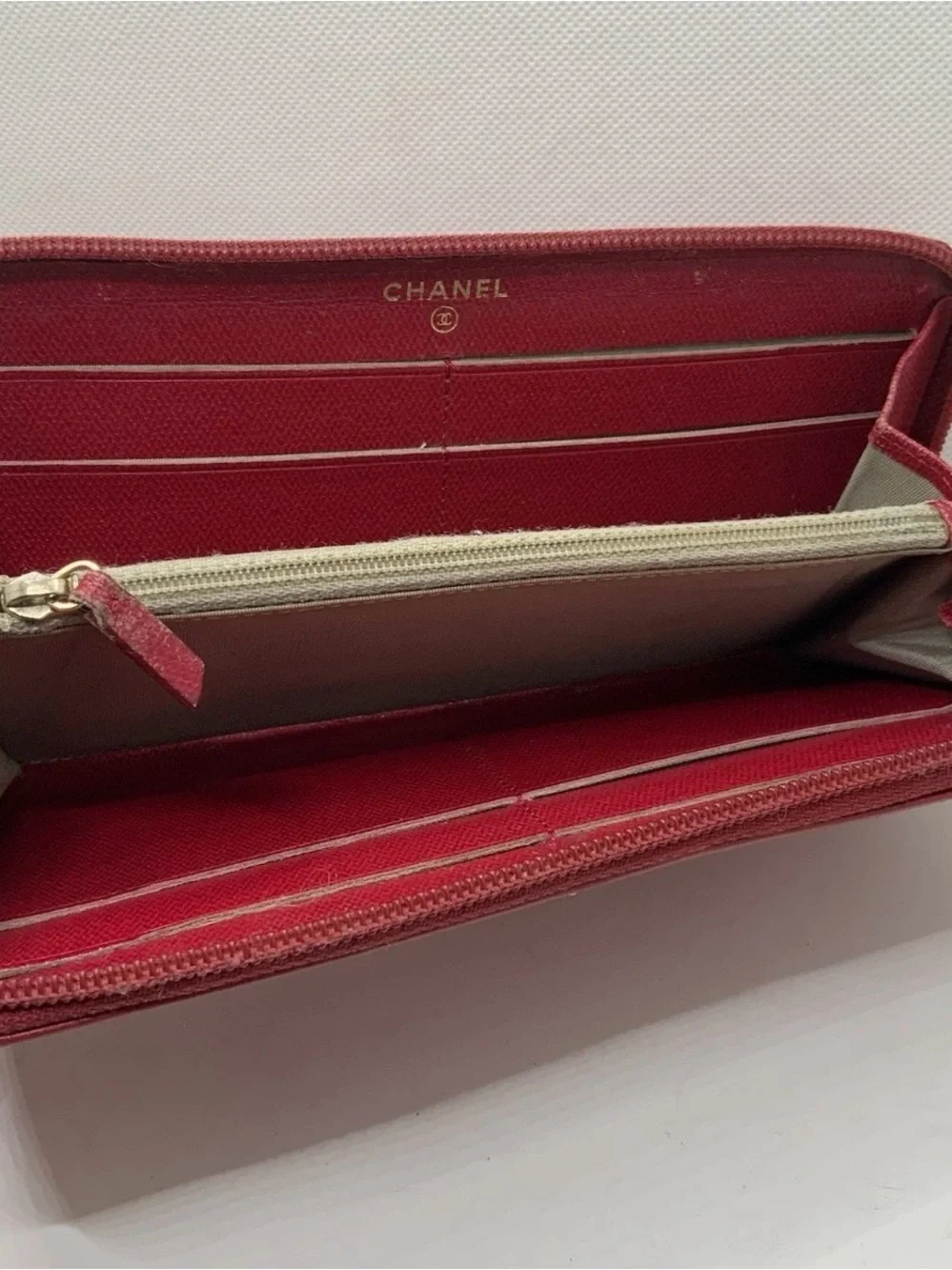 CHANEL elegant zip
