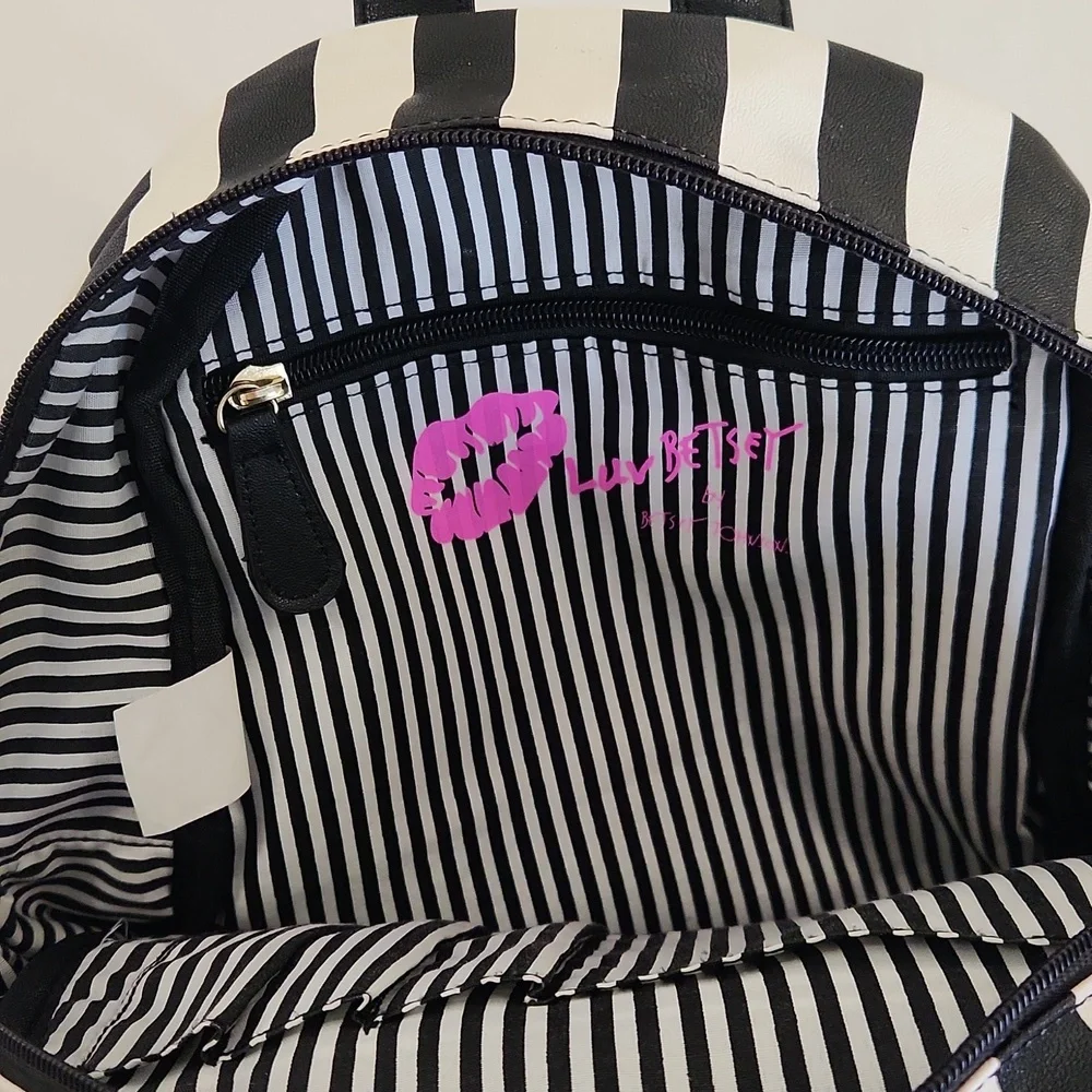 Betsey Johnson outside from