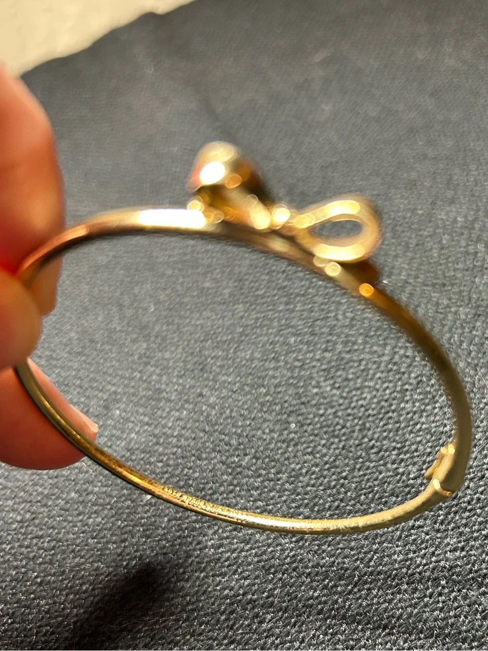 Kate Spade Gold‑Tone Bow Hinge Bangle Bracelet – Classic & Feminine