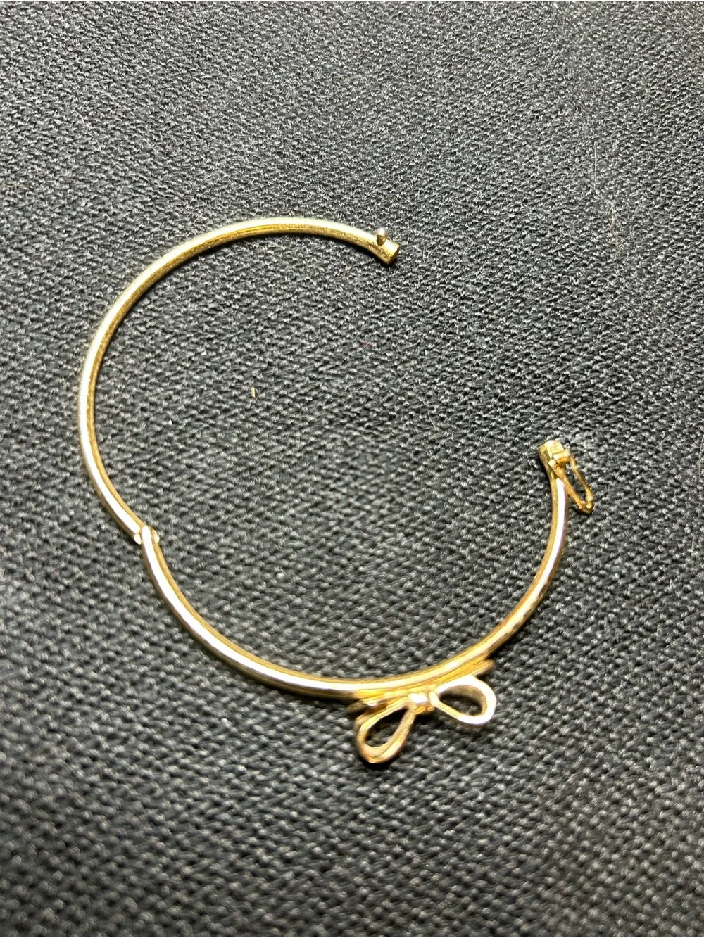 Kate Spade Gold‑Tone Bow Hinge Bangle Bracelet – Classic & Feminine