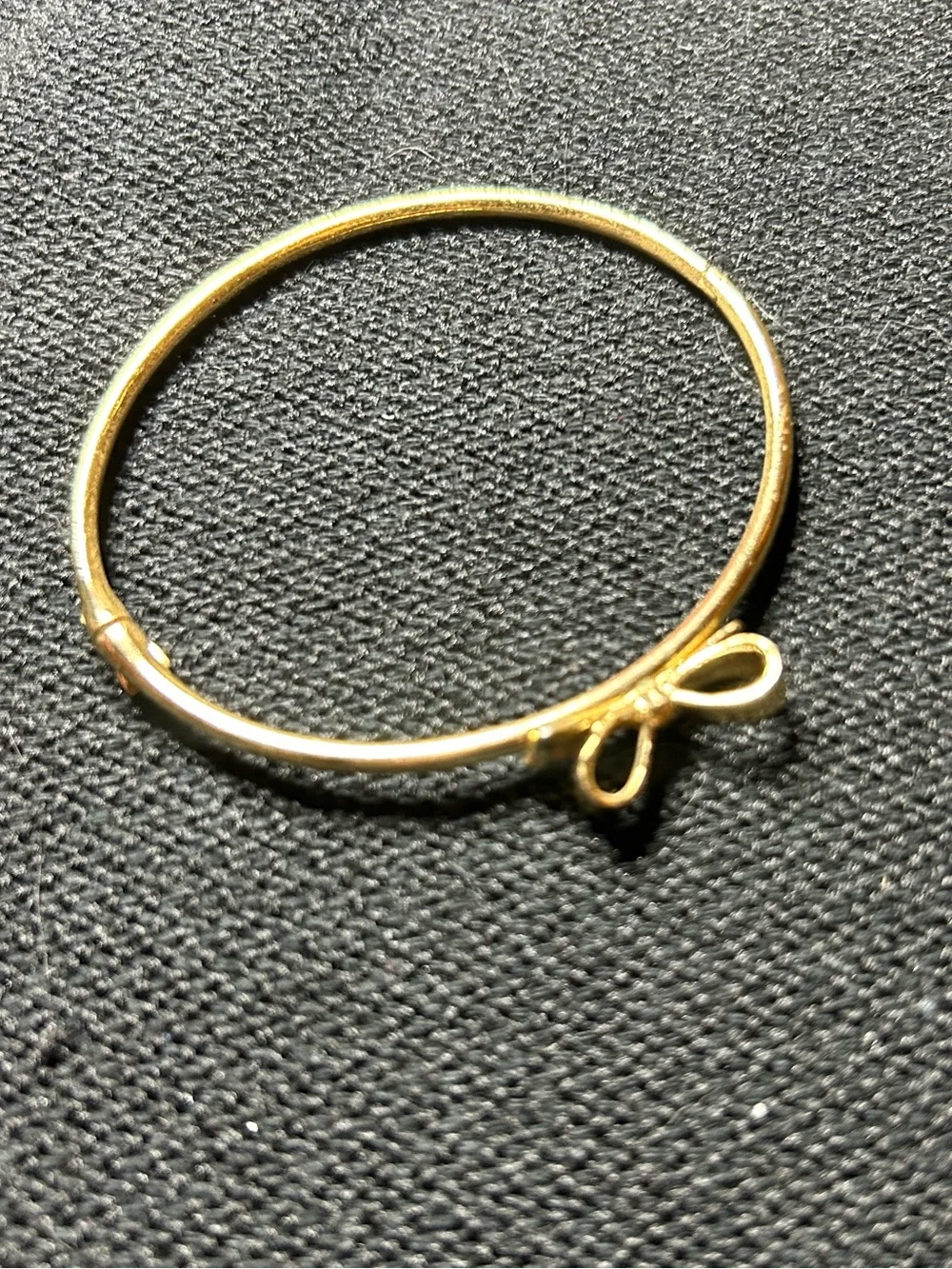Kate Spade Gold‑Tone Bow Hinge Bangle Bracelet – Classic & Feminine