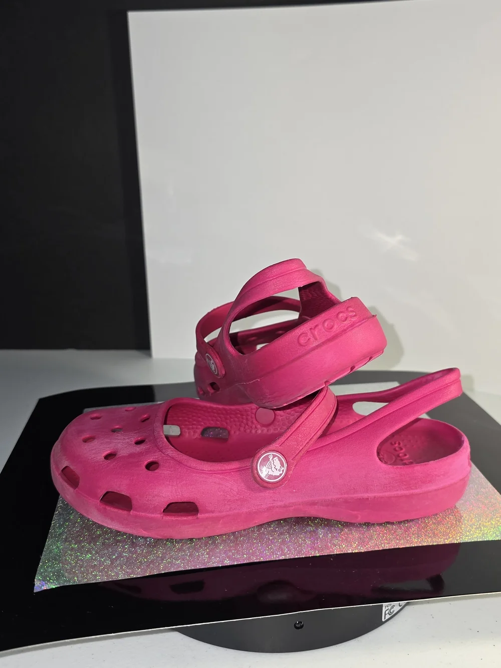CROCS vibrant hot