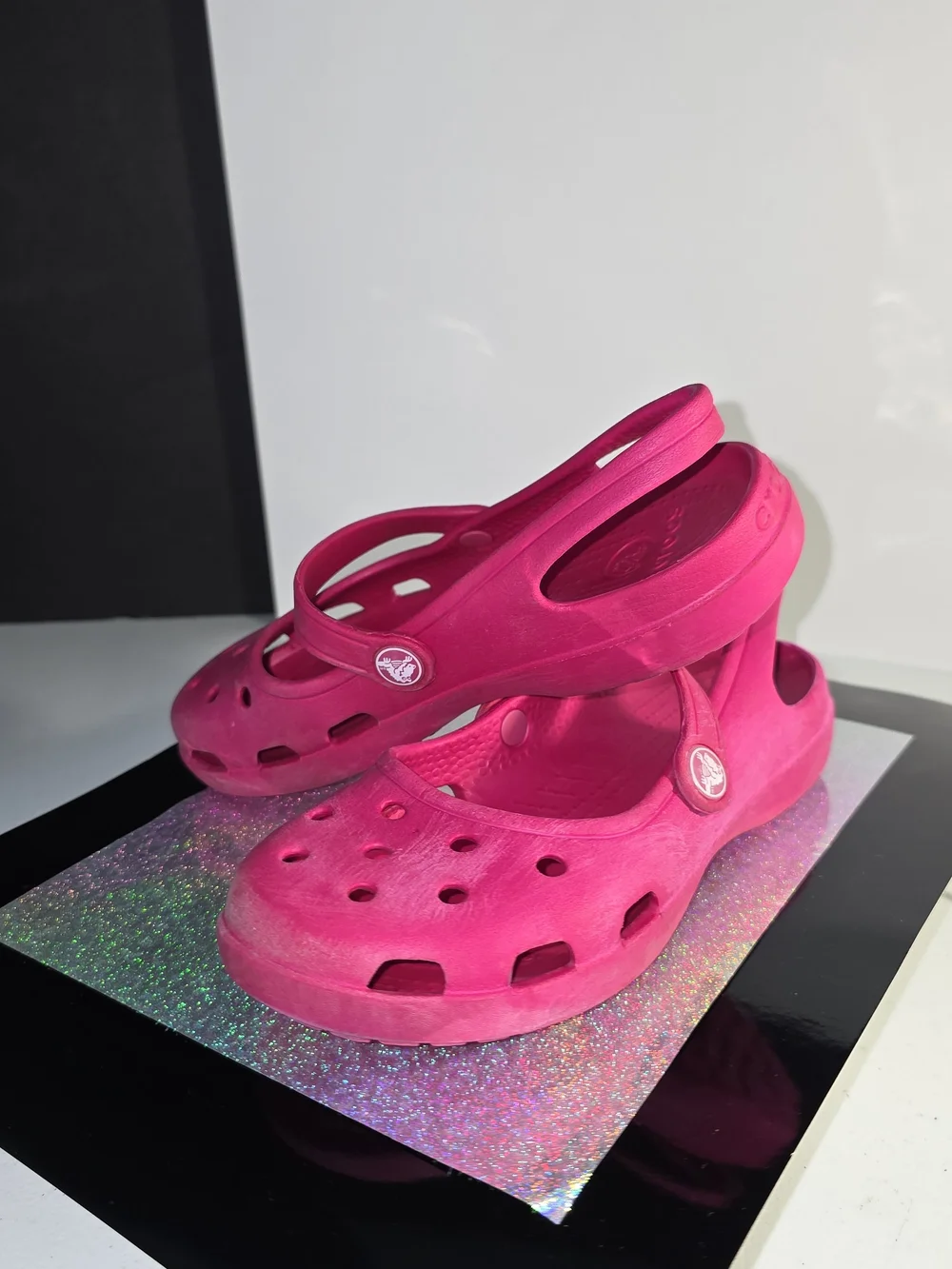 CROCS vibrant hot