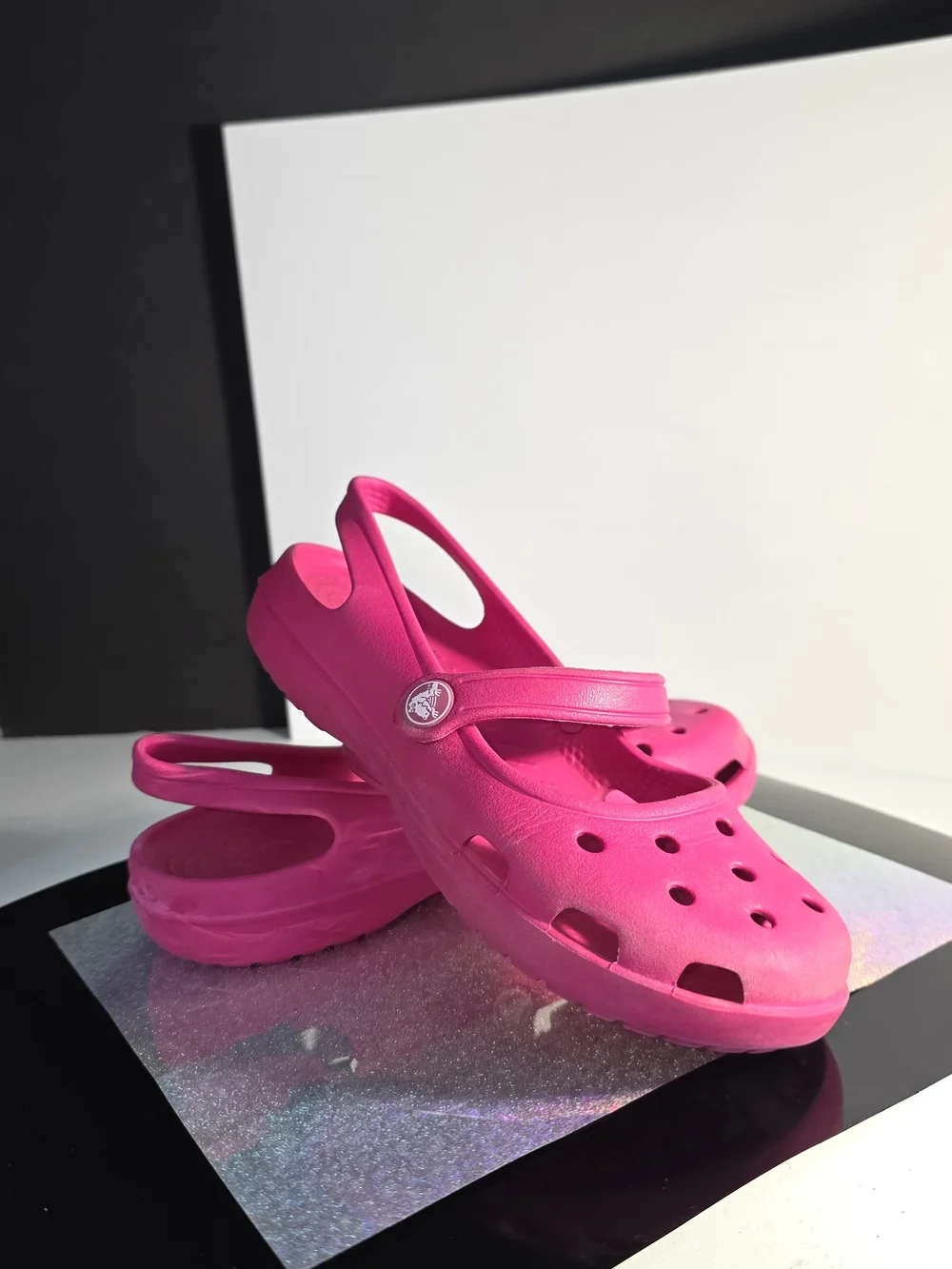 CROCS vibrant hot