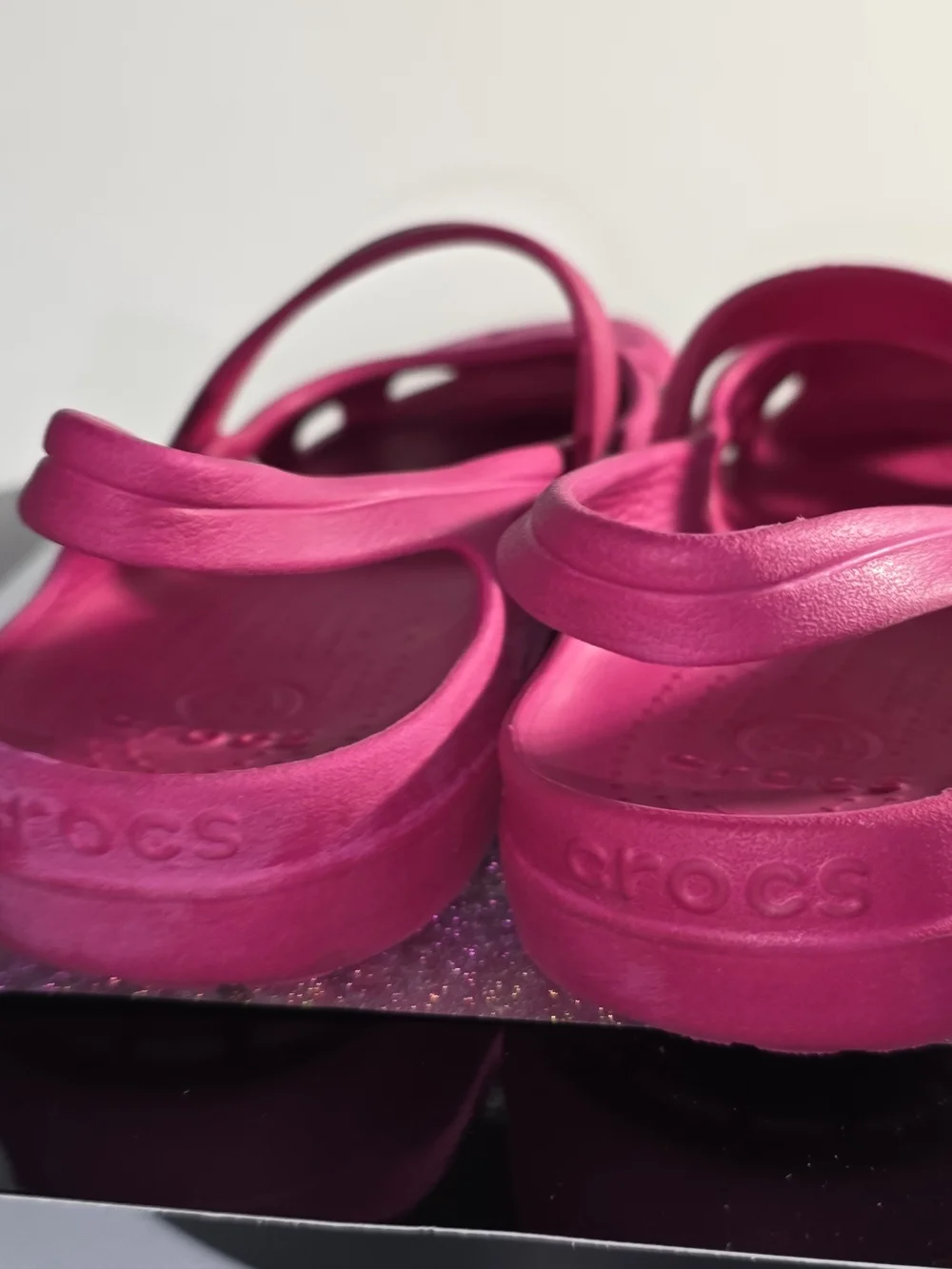 CROCS vibrant hot