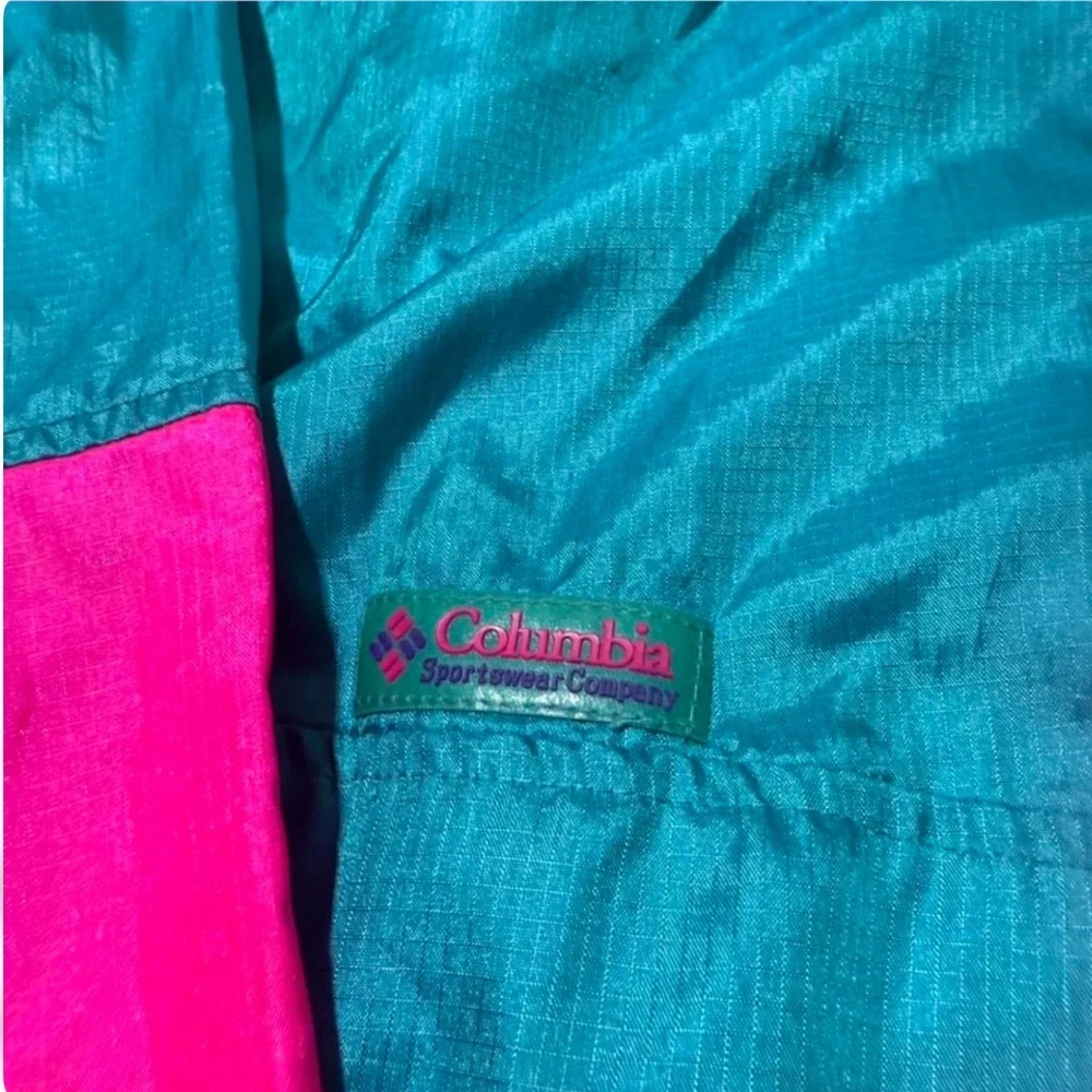 Columbia can features bright