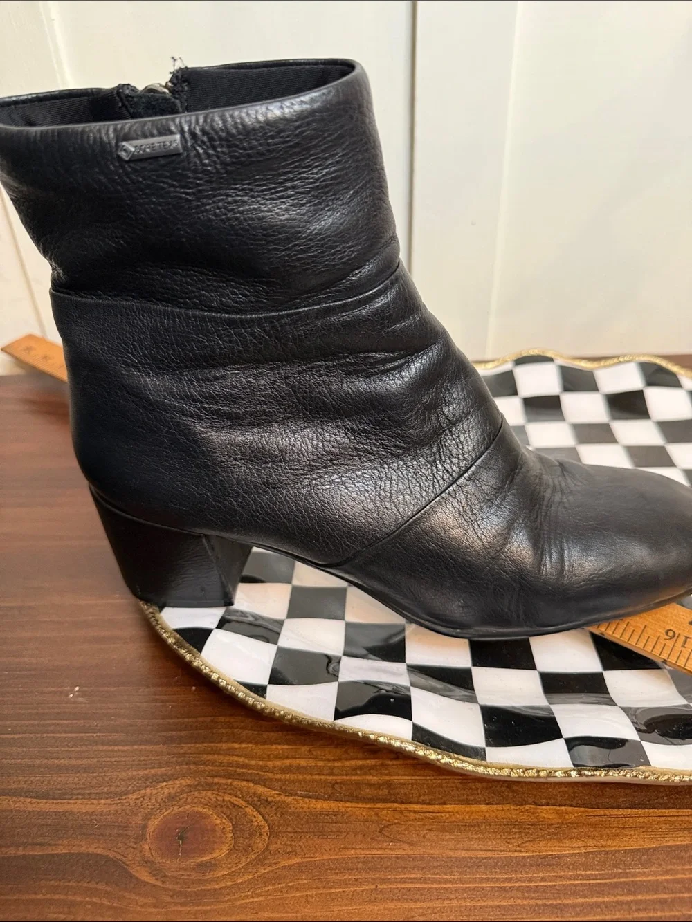 Kenneth Cole classic black