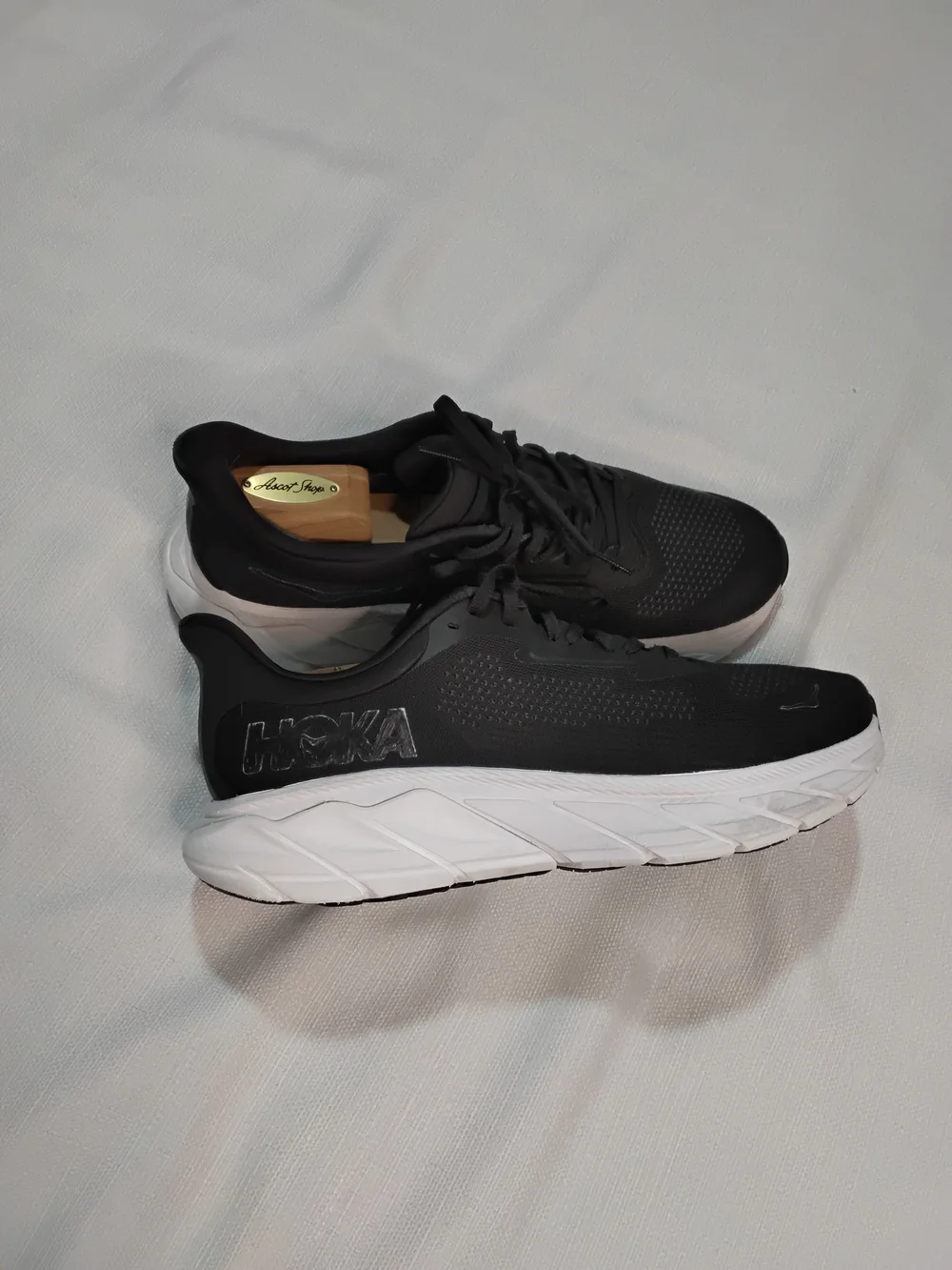 Hoka One One Arahi 7 Men's Black and White Athletic Running Shoes Sz 10.5 2E W.