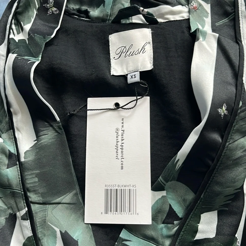 🆕 Plush Revolve Robe Women’s Black White Stripe Jungle Print Tropical XS