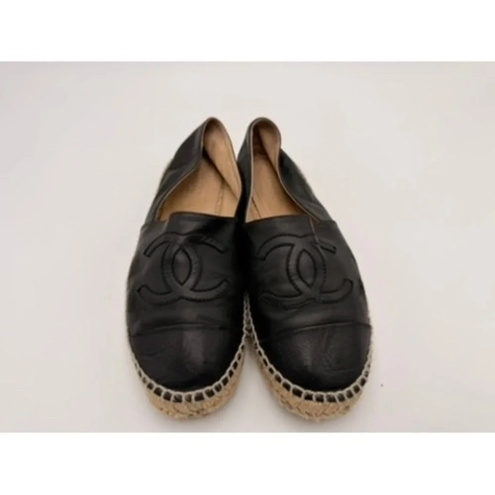 CHANEL silhouette unmistakable