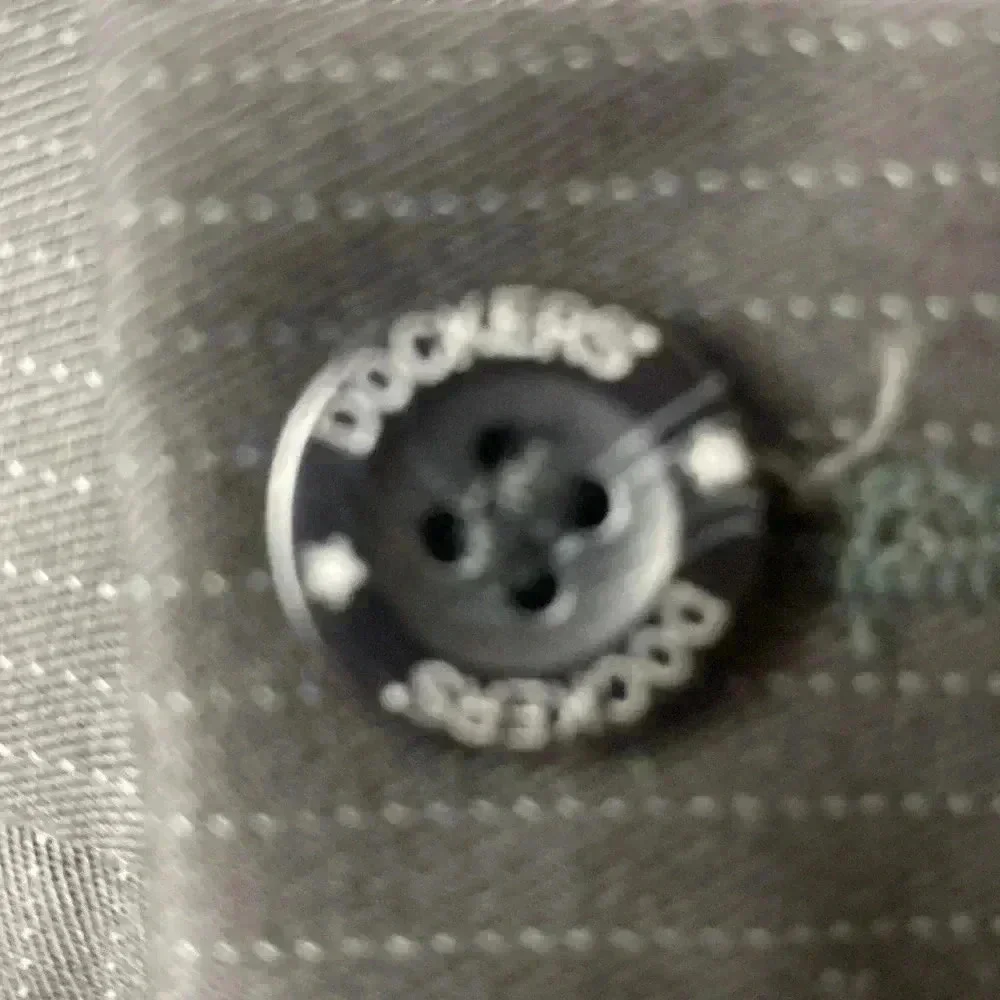 Dockers khaki pockets pin
