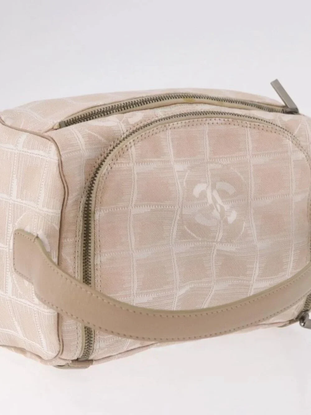 CHANEL d5 pocket	rubbing