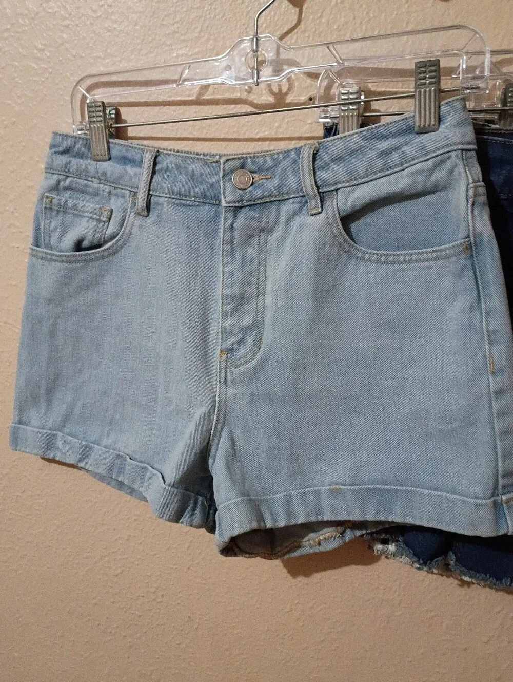 American Eagle Outfitters pac sun