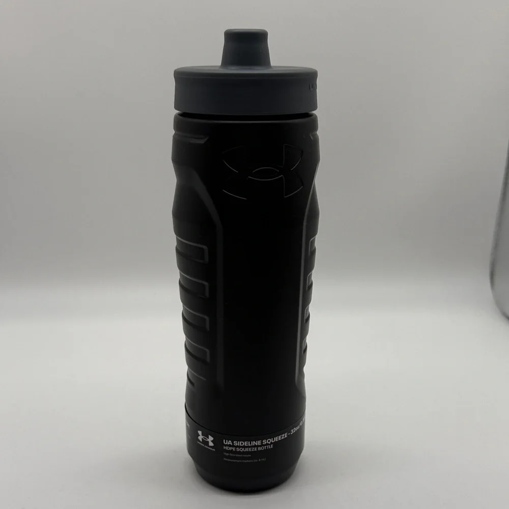 Under Armour UA Sideline Black 32 oz HDPE Squeeze Bottle NWT