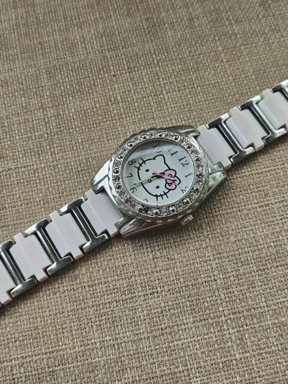 Sanrio Hello Kitty Women Watch White/Silver Tone Analog Quartz Wrist Watch