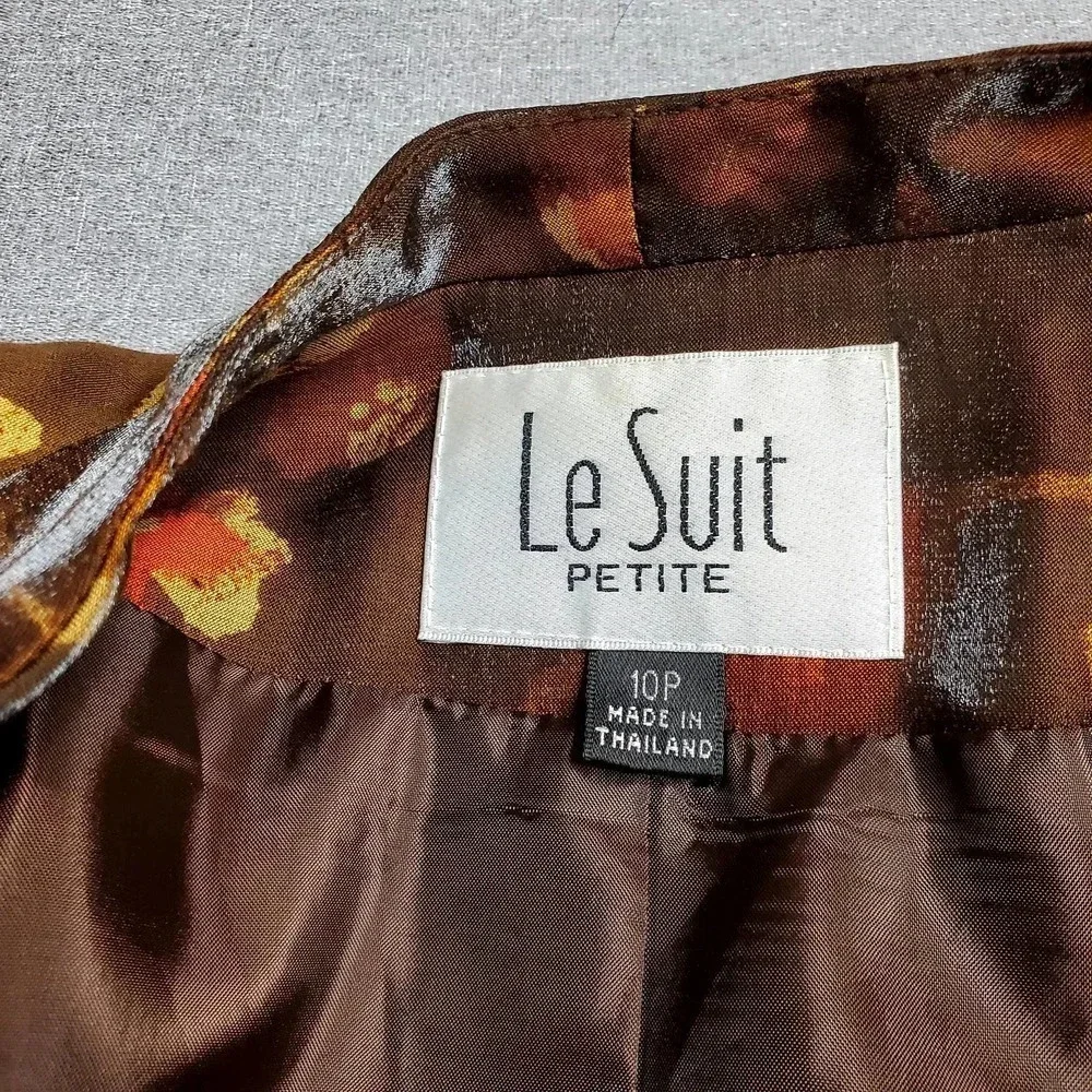 Le Suit gently used