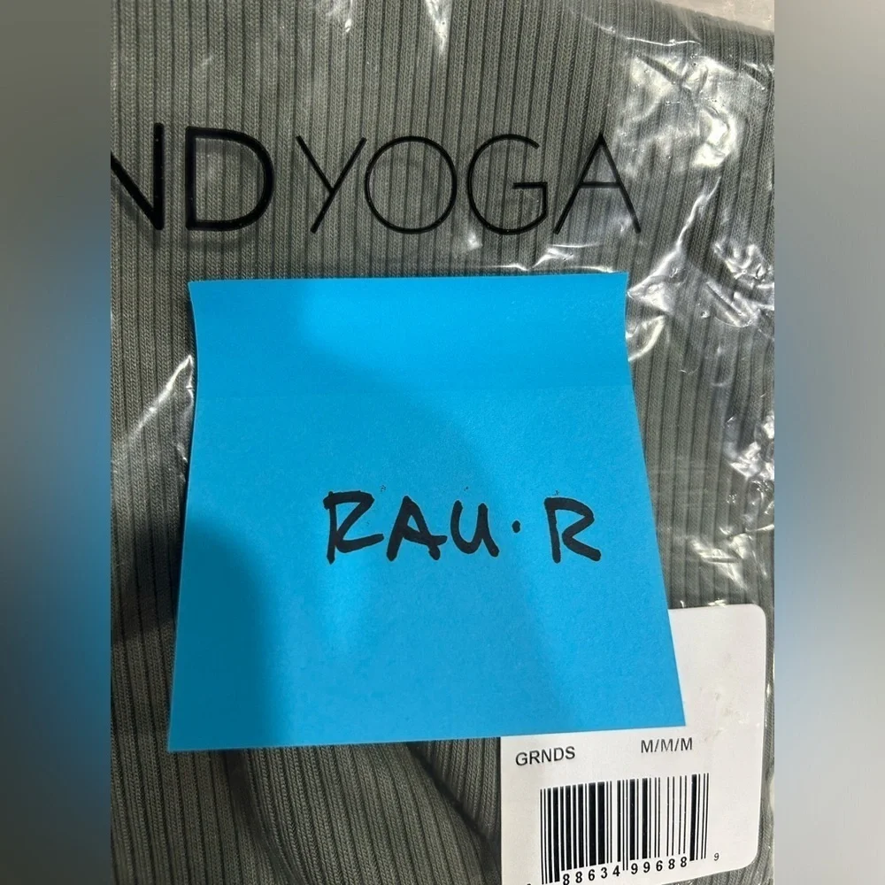Beyond Yoga streamlines set fit