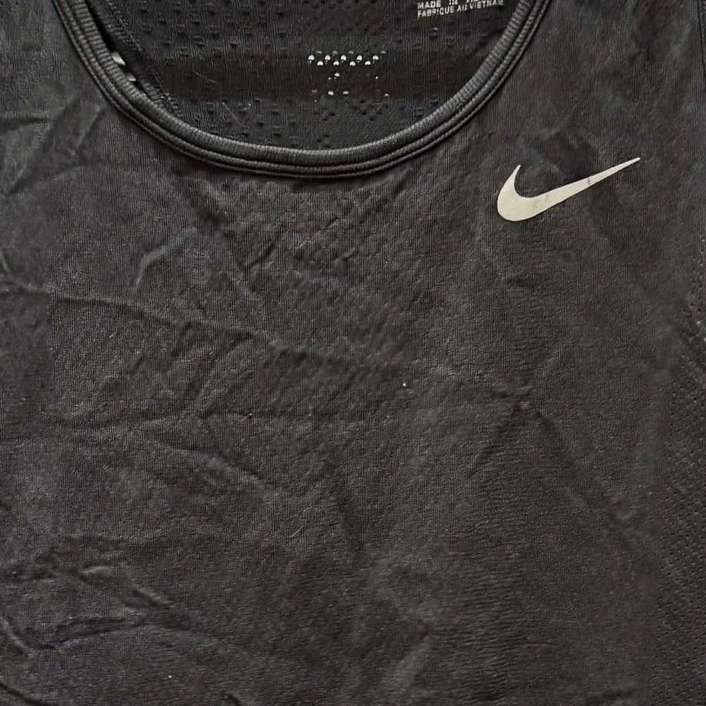 Nike sleek black