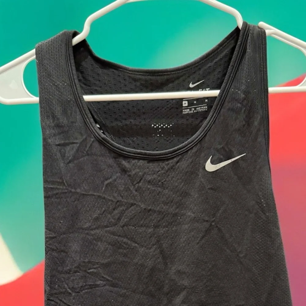 Nike sleek black