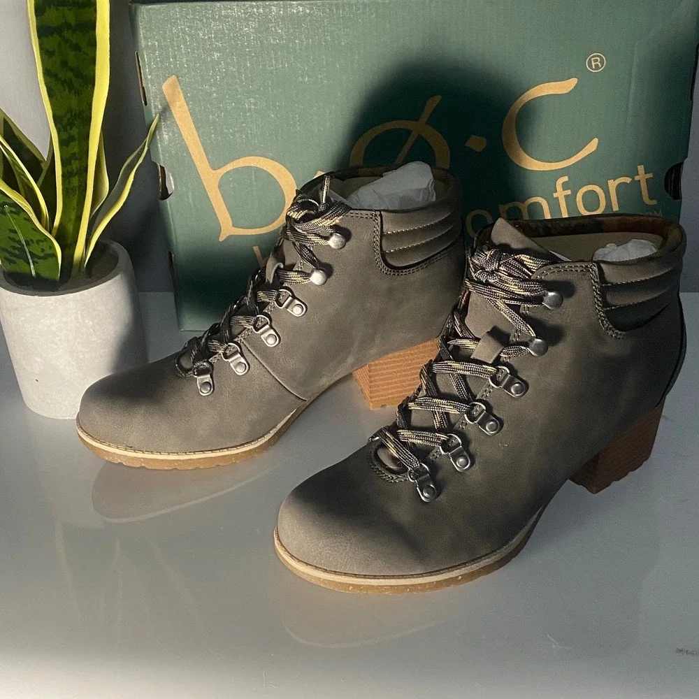 b.o.c. Alder Light Grey Nubuck PU Lace Up Ankle Boots BC0017228‎ Womens 7M