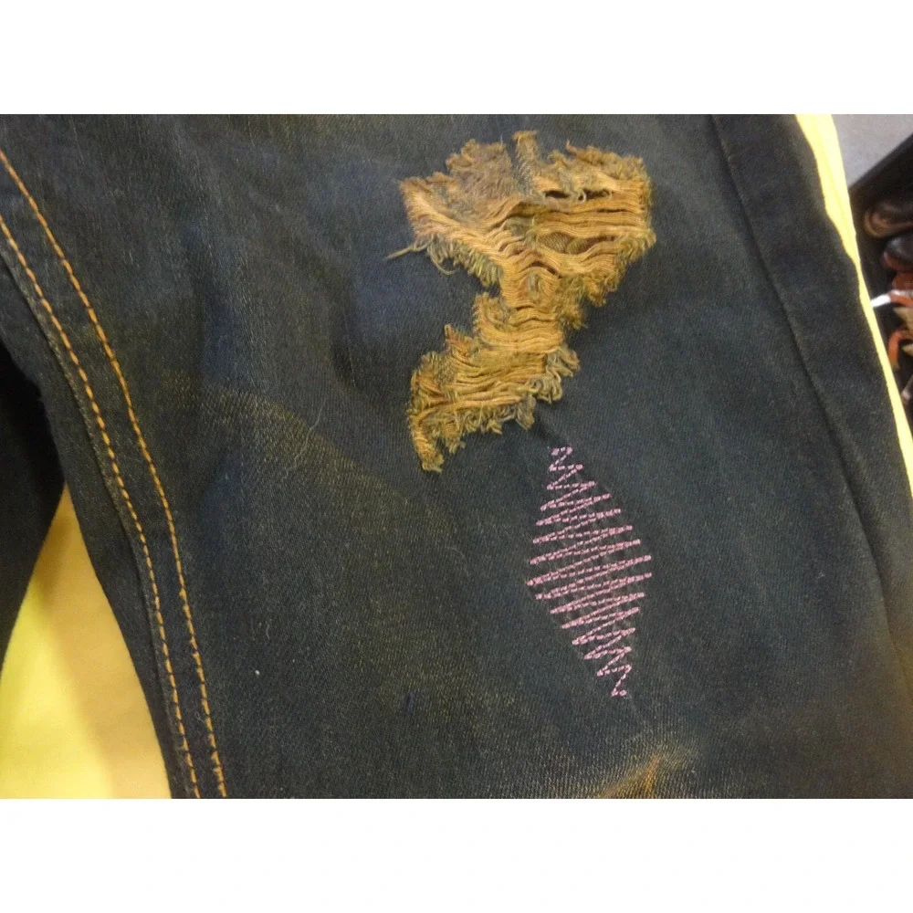 mens Fashion jeans 32 embroidered design‎ distressed washed rust black coloring