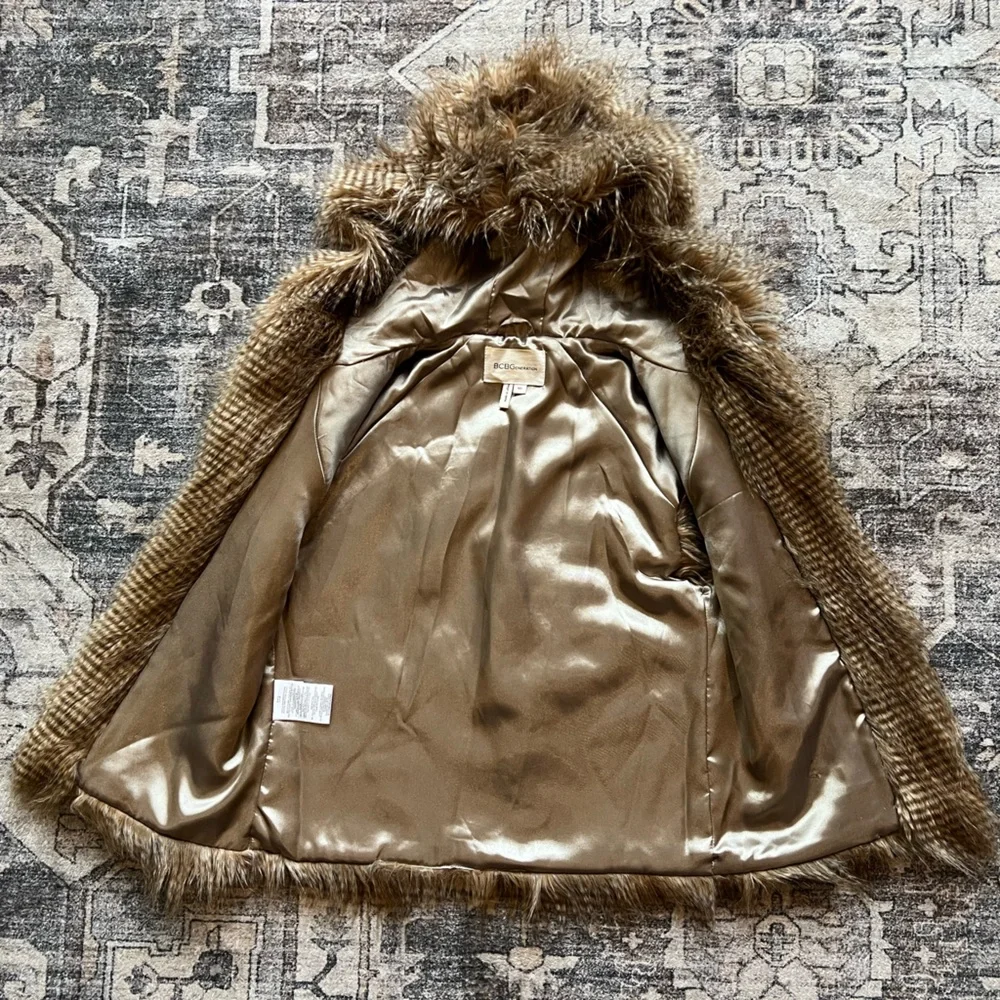 BCBGeneration‎ Faux Fur Hooded Vest Size M/L Excellent Condition!