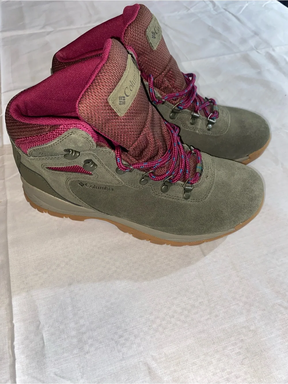 NWOT Columbia Olive Suede Winter Boots with Berry Trim