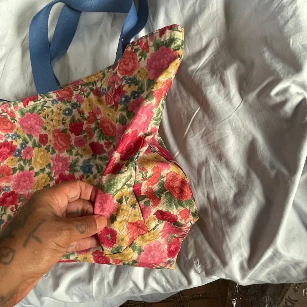 Lesportsac problems zip discoloration