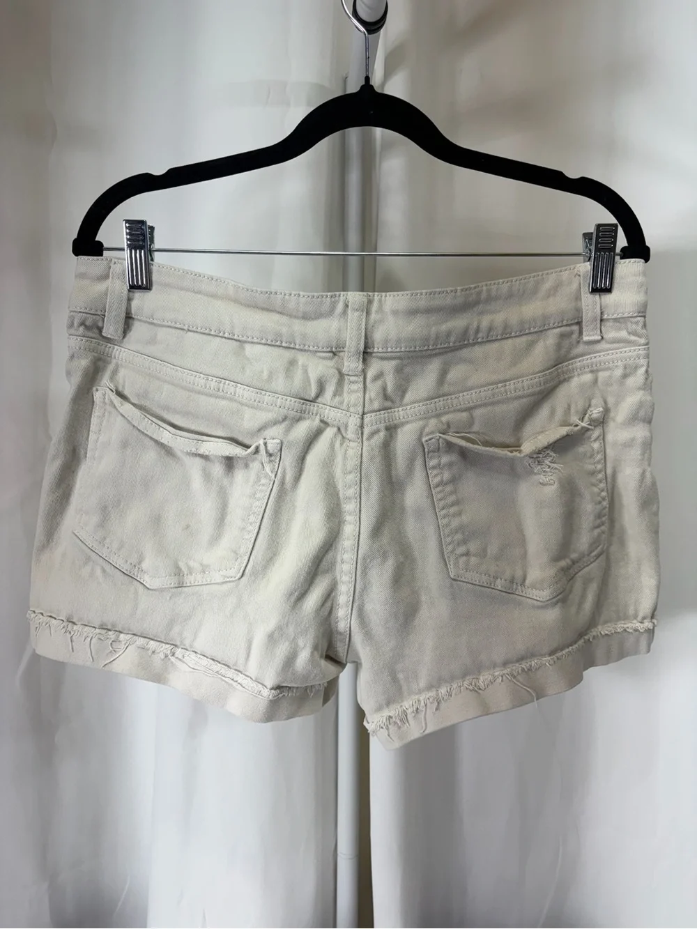 Time and Tru Off-White Distressed Denim Shorts 3126