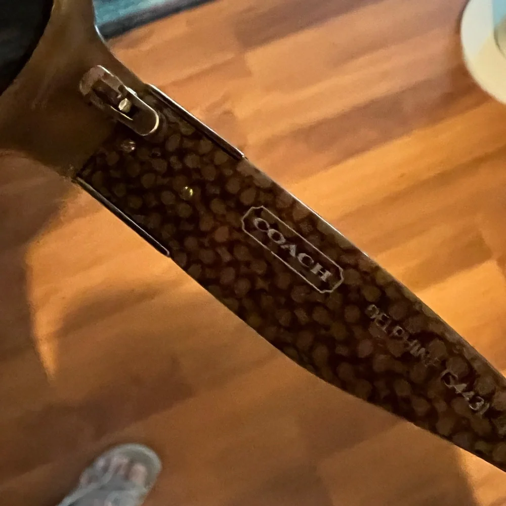Coach sunglasses with white coach case and wipe cloth. No prescription