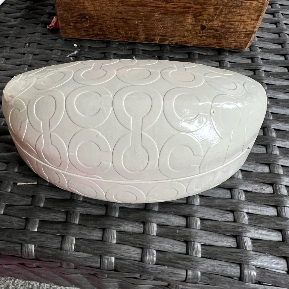 Coach sunglasses with white coach case and wipe cloth. No prescription