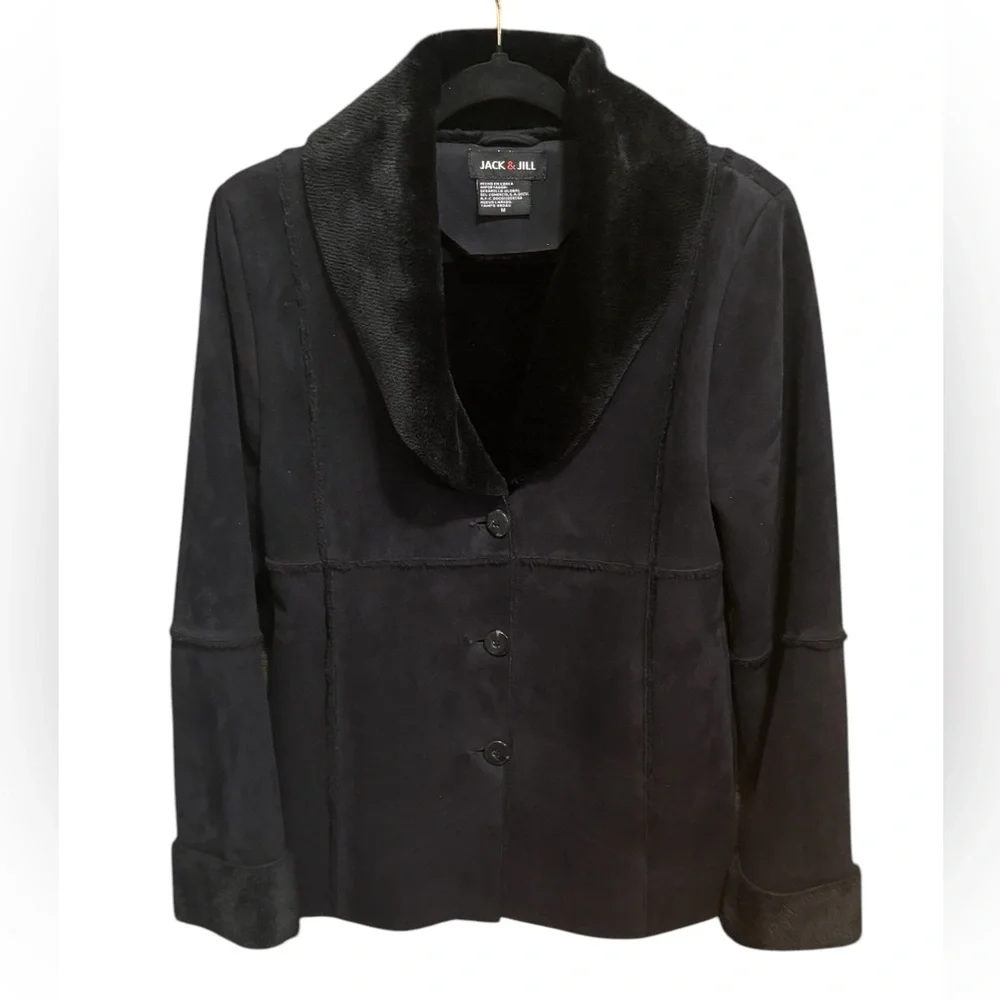 Black faux suede women’s coat‎