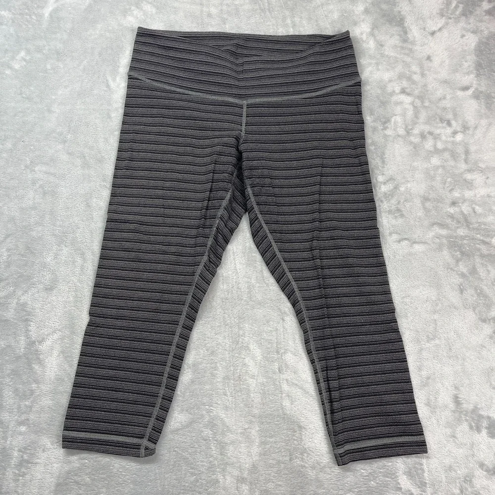 Lululemon Leggings Womens 10 (30x21) Gray Black Horizontal Stripe Athletica Crop