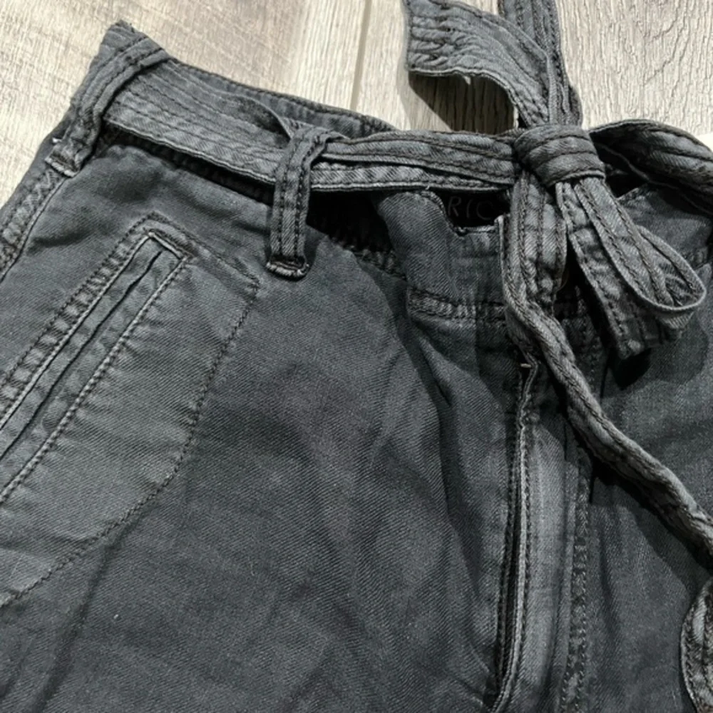 AEO Black Distressed High Rise‎ Shorts