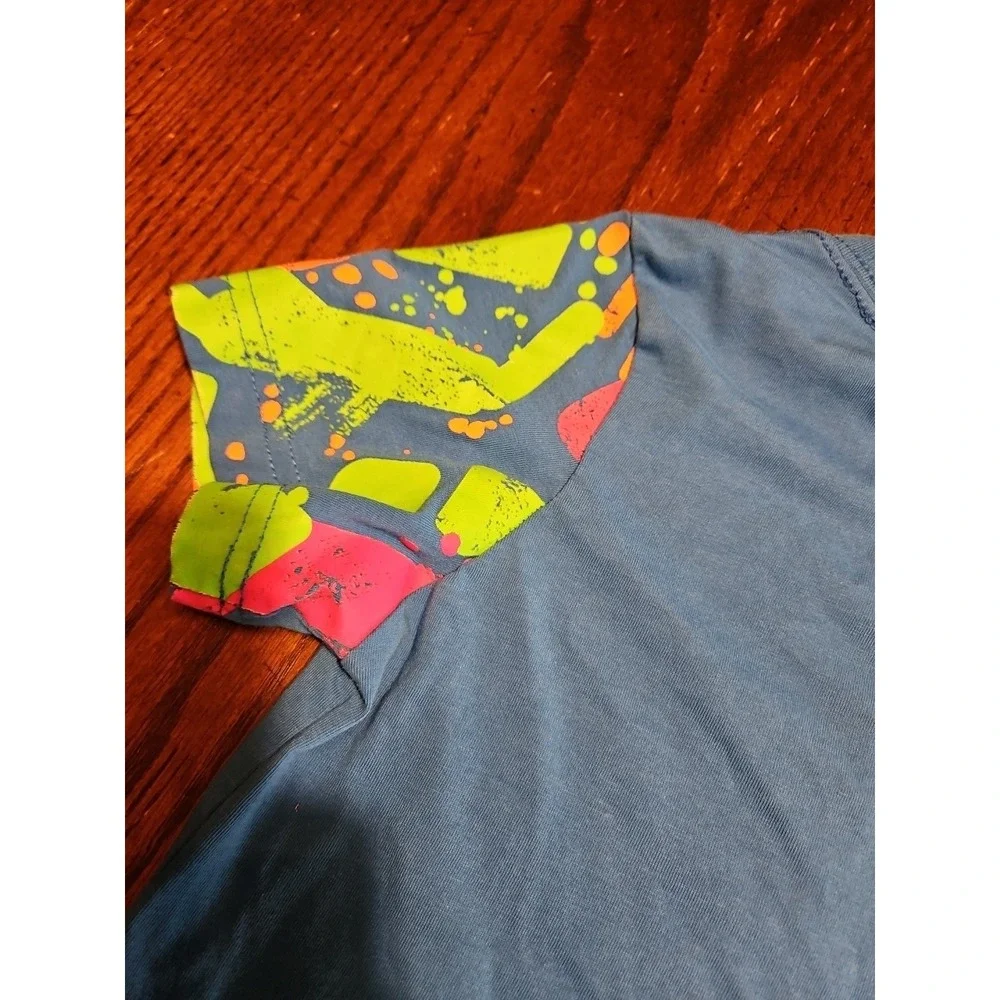 NIKE Just Do It Swoosh Blue Multicolor T-Shirt The Nike Tee Medium 5-6 YRS (A691