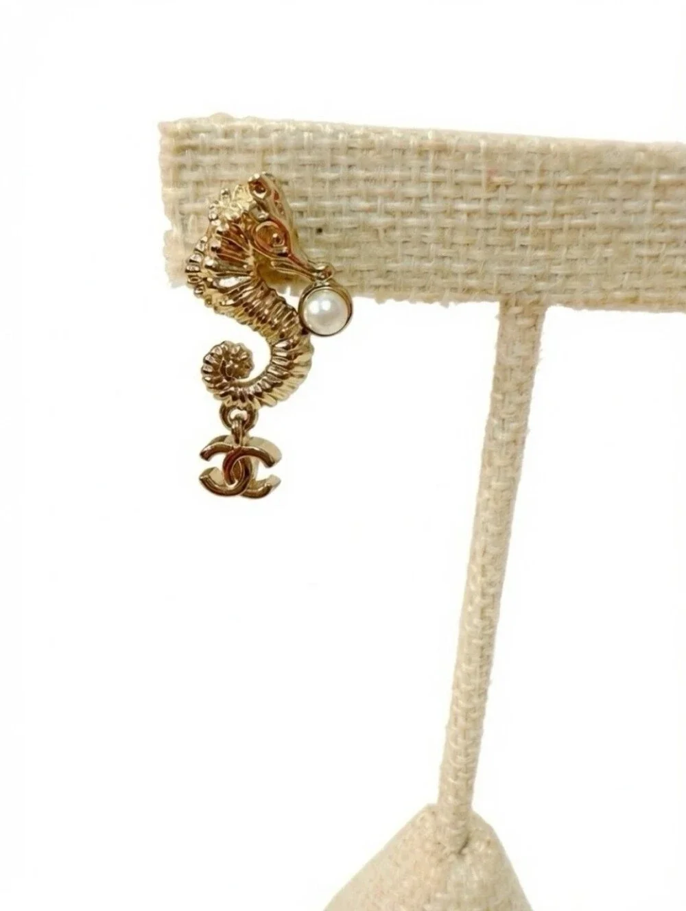 CHANEL charm come remain