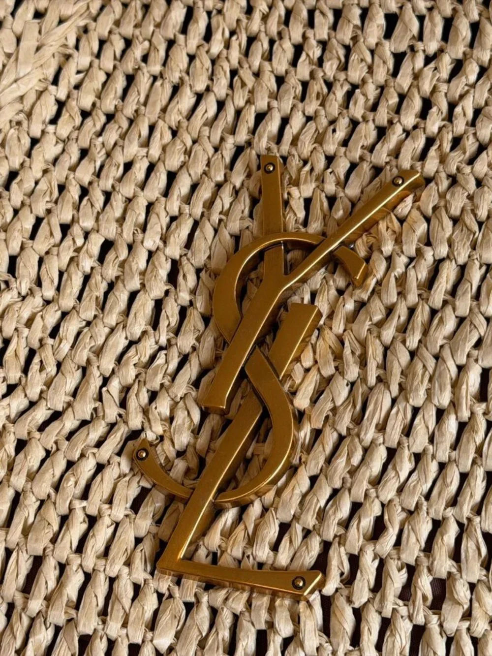 Yves Saint Laurent. 🧿yves saint