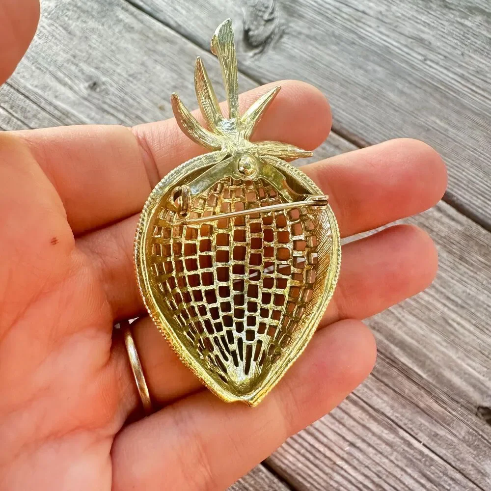 Vintage Jewelry Gold Tone Puffy Strawberry Brooch Pin Gold Fruit Brooch
