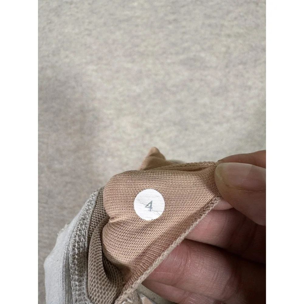 Lululemon Sports Bra Womens 4 Gray Lined Racerback Mesh Yoga Athletic Gym