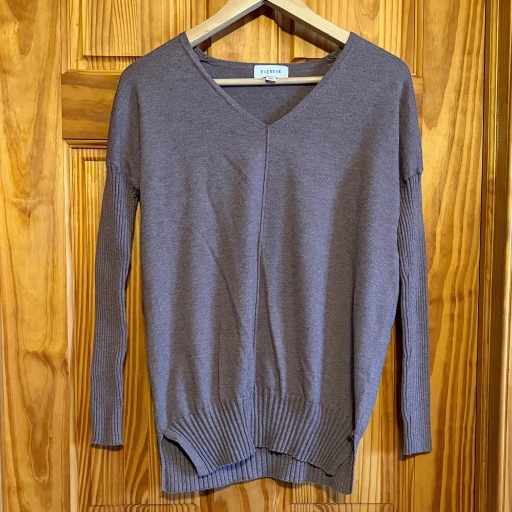 Evereve Women's V-Neck Sweater in Lavender