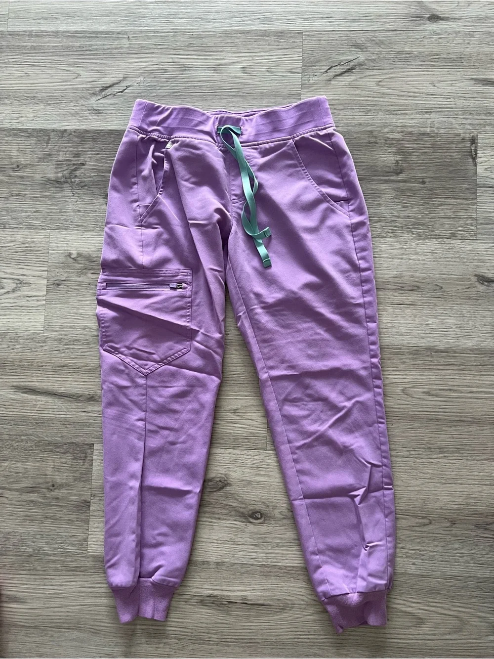 FIGS Purple Lilac Scrub Set-Catarina Top S | Zamora Jogger Pants XS/Petite FIONx