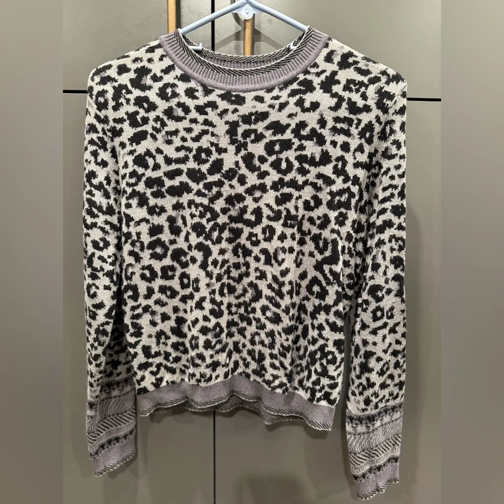 John + Jenn Leopard Print Crewneck Knit Sweater Gray Black Size S/M
