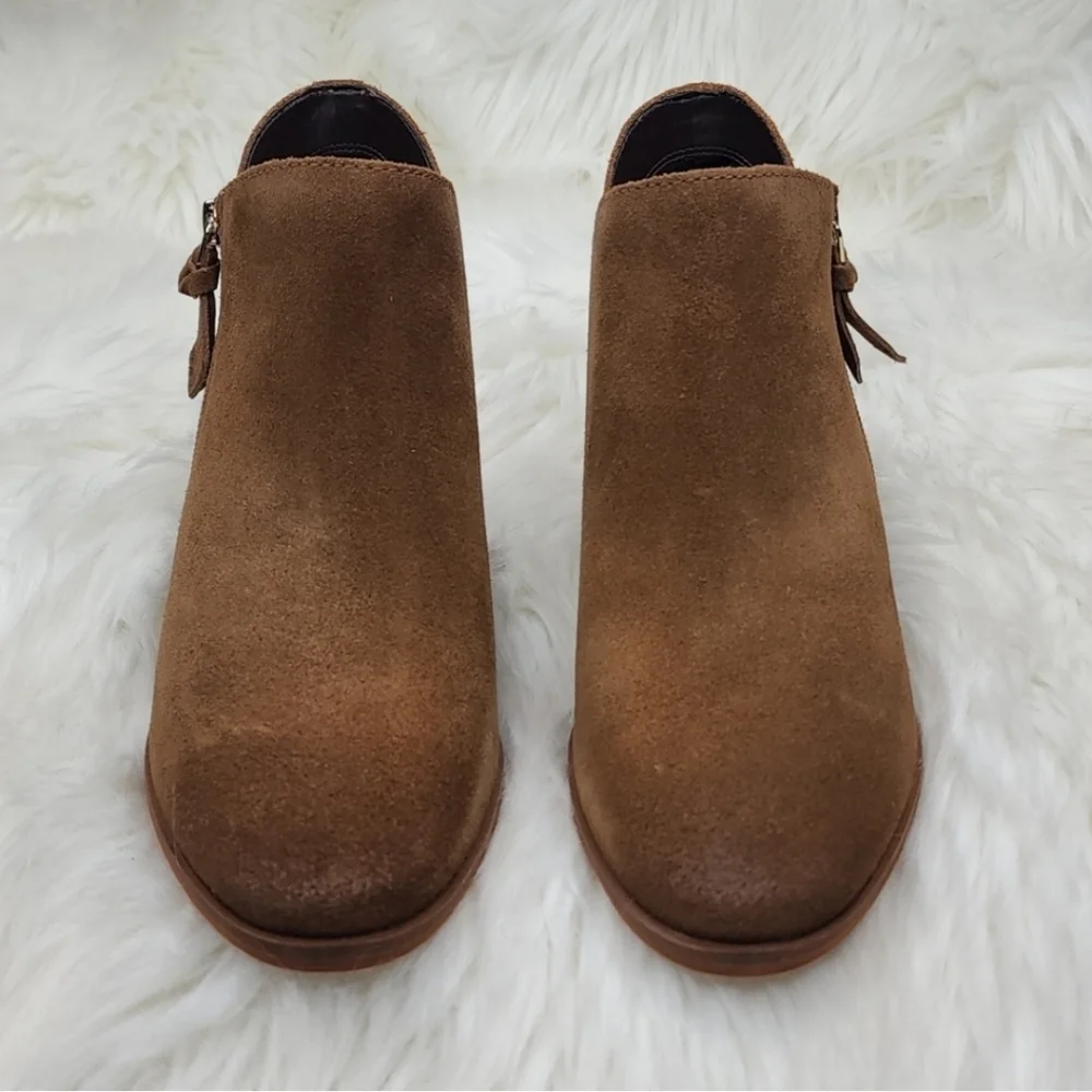 Cole Haan exude modern